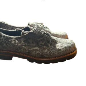 NWOT Stuart Weitzman Elegant Gray Paisley women's Dress Shoes